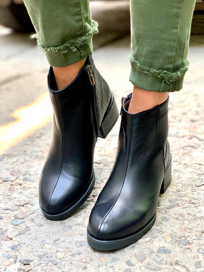 Women Leather Ankle Boots Demi-season Black