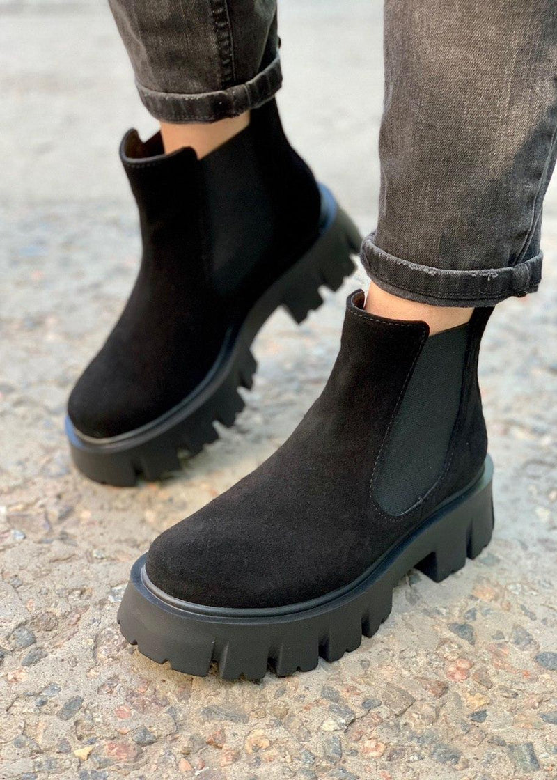 Women Suede Winter Boots Chelsea Black