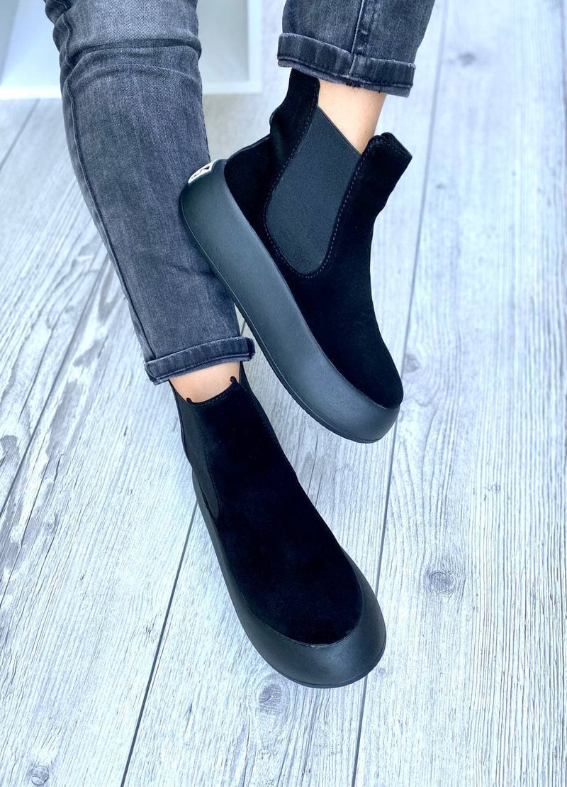 Women Demi-season Suede Chelsea Boots Black