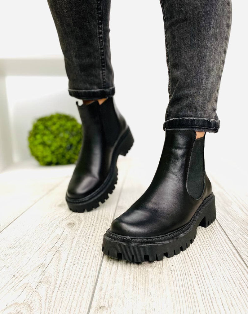 Women Leather Boots Chelsea Demi-season Black