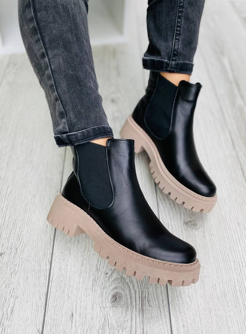 Women Leather Boots Chelsea Demi-season Black