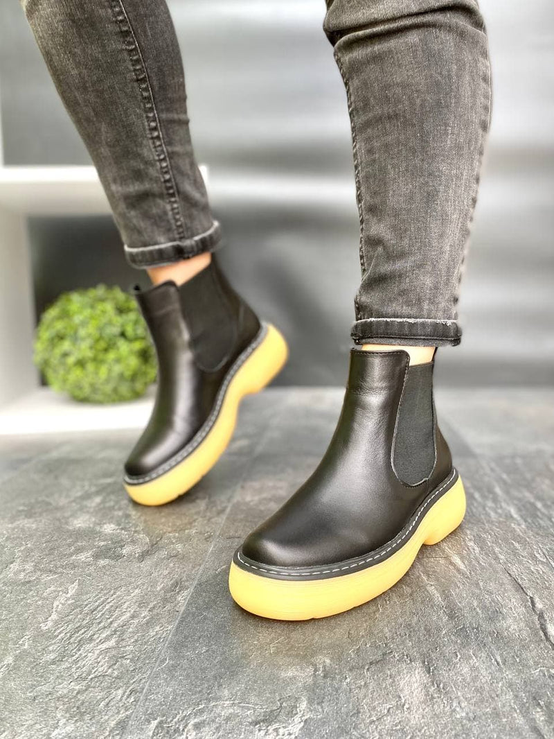 Women Leather Boots Chelsea Demi-season Black