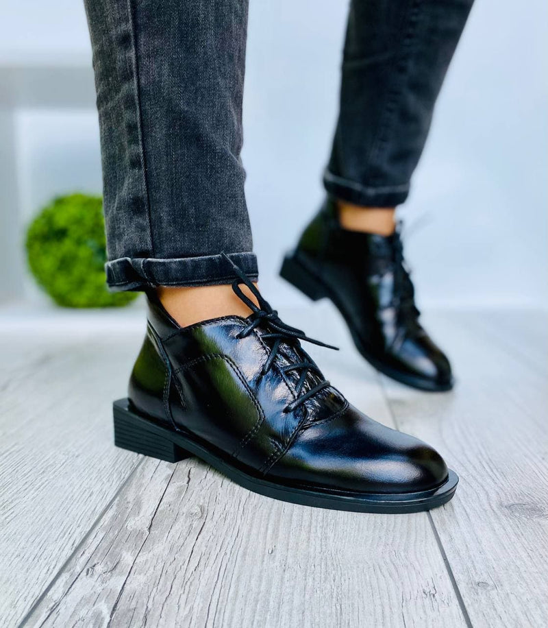 Women Leather Lace-Up Boots Black