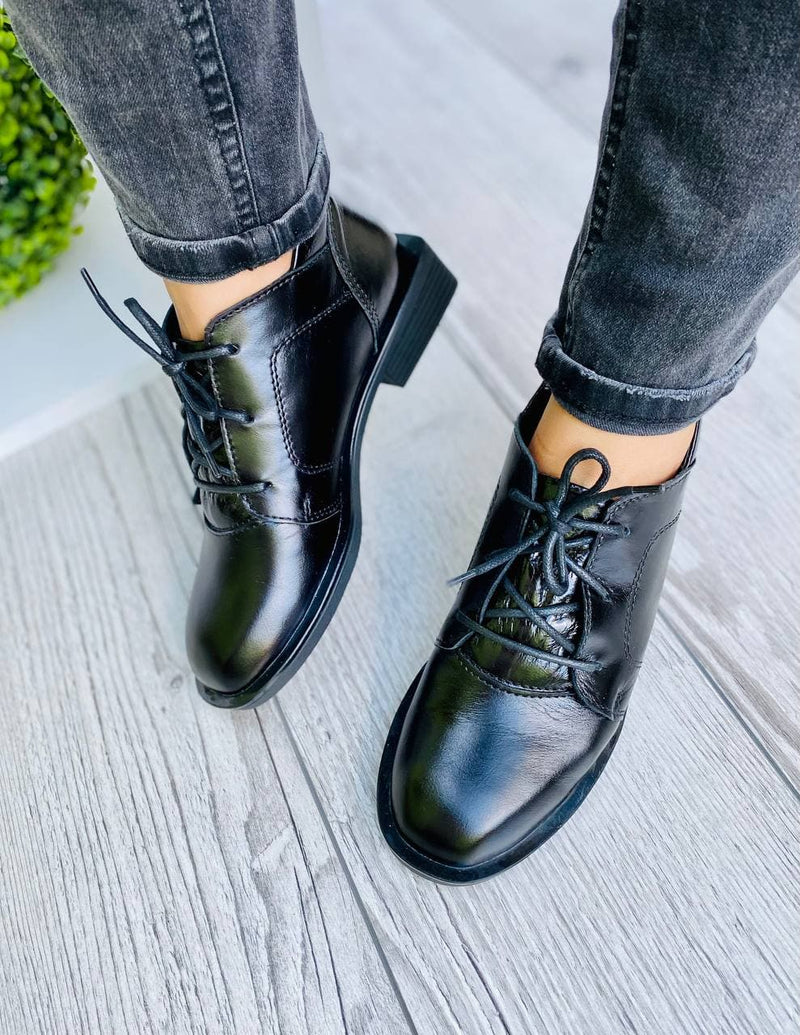 Women Leather Lace-Up Boots Black